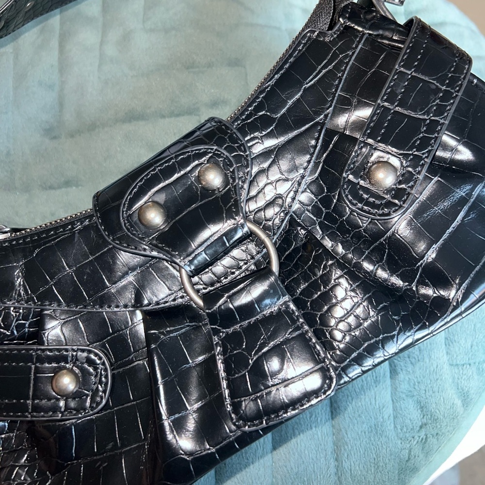 Black shoulder edgy bag
